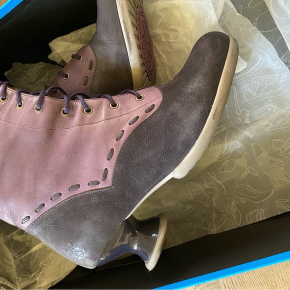 Retired Fluevog Optimist tall lace up boot w/ dust bag and box - Picture 9 of 14